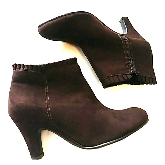 AEROSOLES Shoes - 🎉HP🎉  Aerosoles Brown  Ankle Booties Sz 7.5